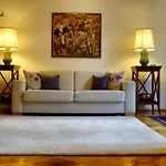 Altbauapartment Am Stadtpark Mit Uhrturmblick