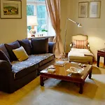 Altbauapartment Am Stadtpark Mit Uhrturmblick