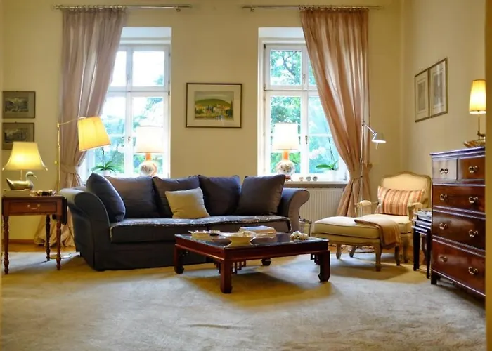 Altbauapartment Am Stadtpark Mit Uhrturmblick