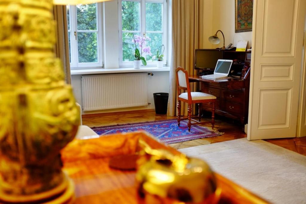 Altbauapartment Am Stadtpark Mit Uhrturmblick *