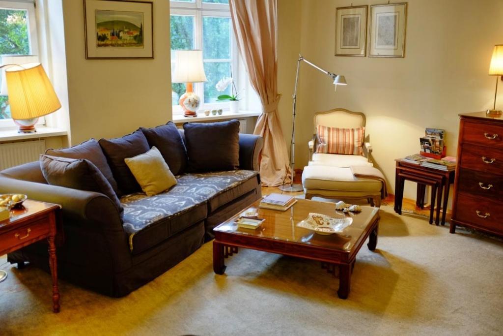 Altbauapartment Am Stadtpark Mit Uhrturmblick