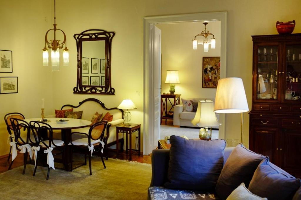 Altbauapartment Am Stadtpark Mit Uhrturmblick Graz